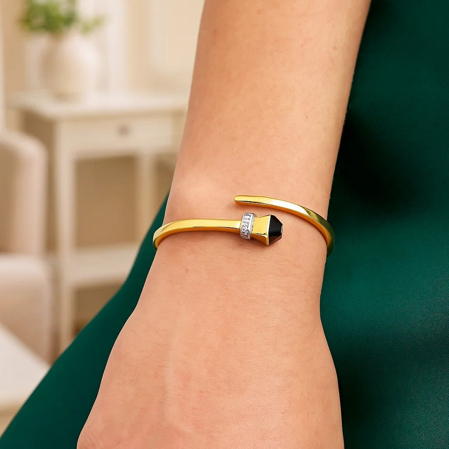 14k Yellow Gold Crossover Style Hinged Bangle Bracelet with Onyx (3.40 mm)